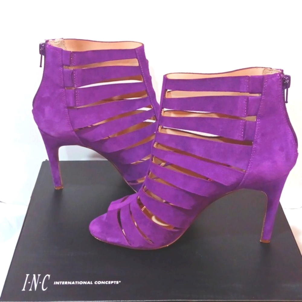 INC INTERNATIONAL CONCEPTS. ROMEYO SUEDE WINTER PLUM CAGED STILETTO. US SIZE 8M
